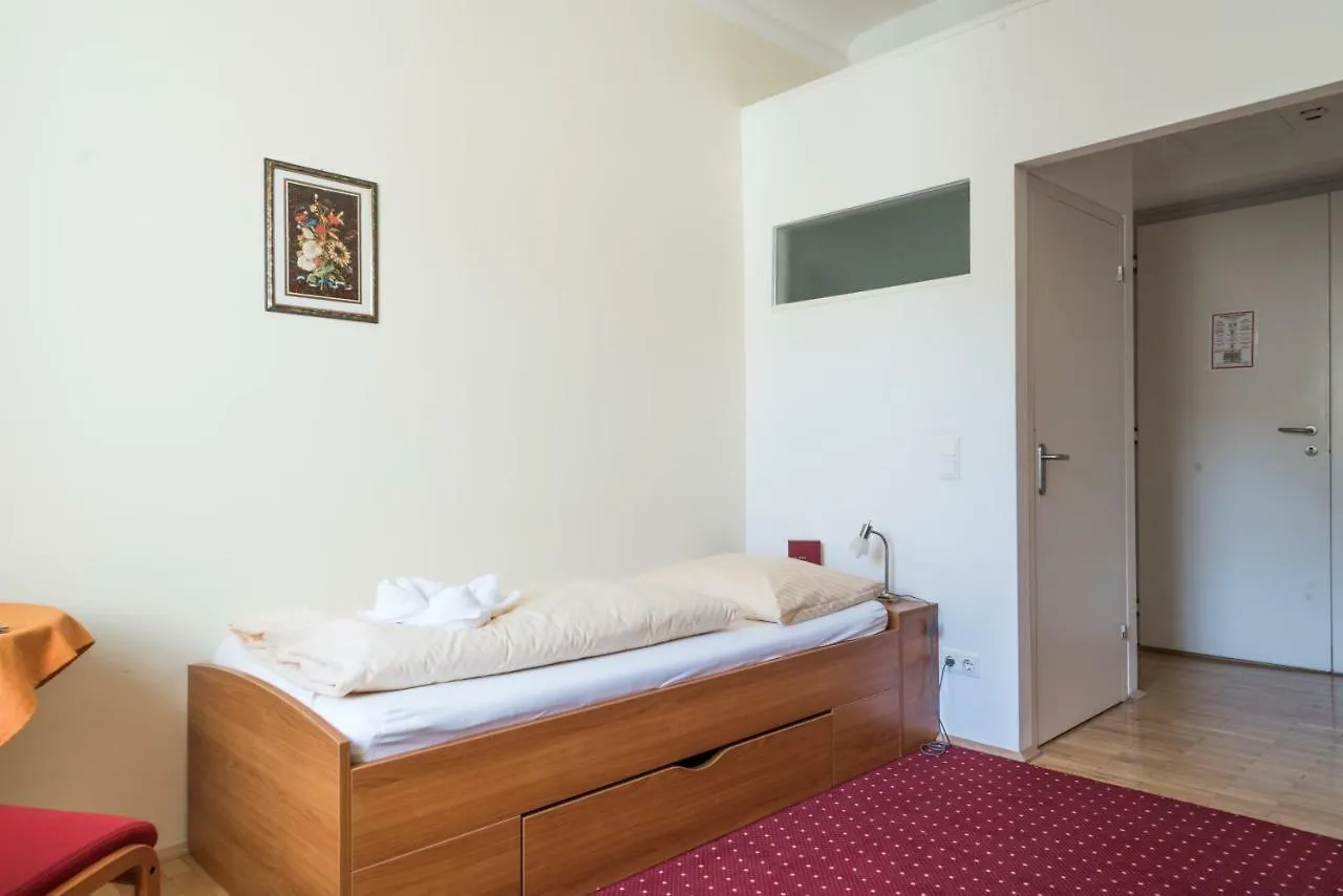 Gastehaus Im Priesterseminar Salzburg Guest House 3*,  Austria