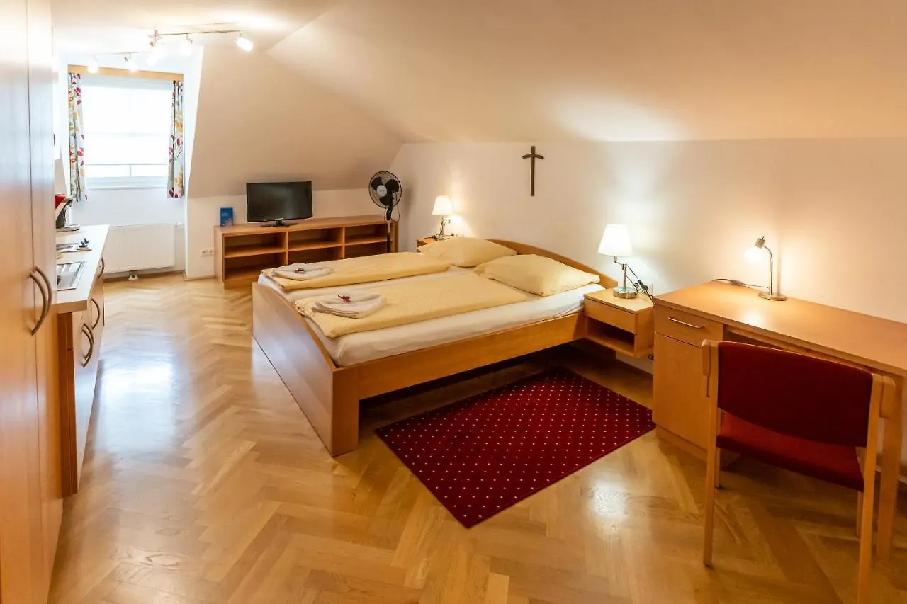 Gastehaus Im Priesterseminar Salzburg Guest House