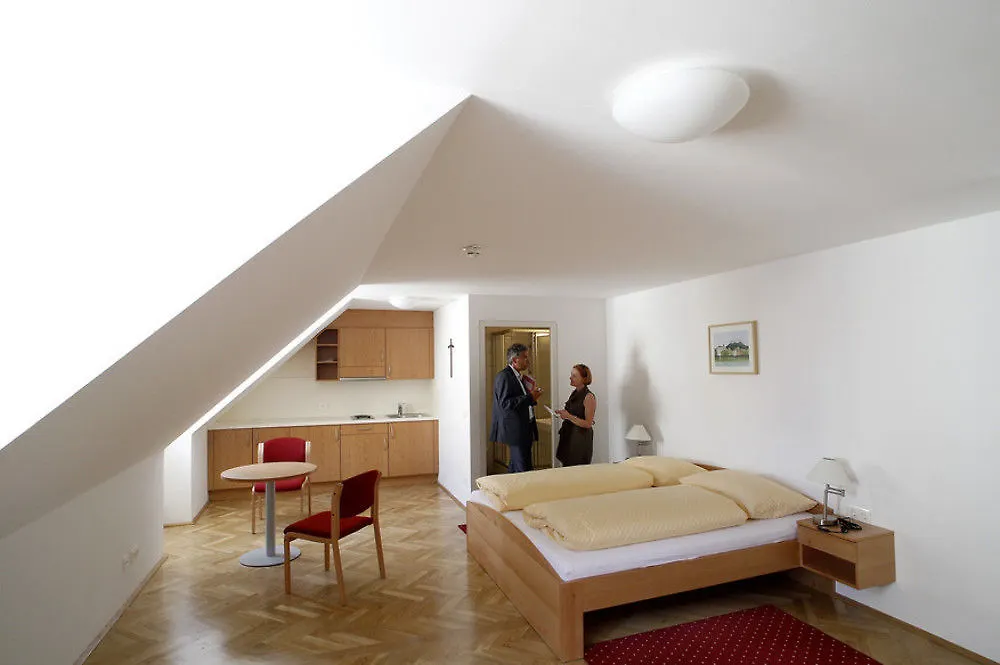 Gastehaus Im Priesterseminar Salzburg Guest House